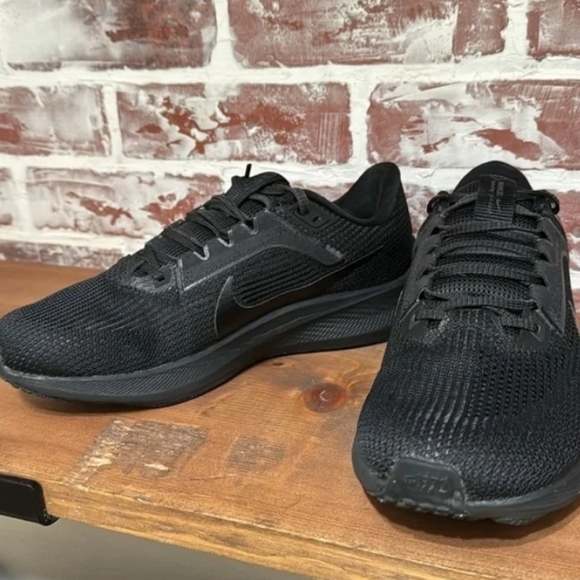 running shoes - Picture 6 of 7